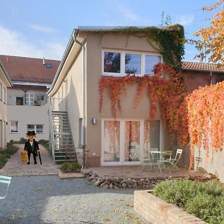 Travel Art Boardinghouse Aparthotel Нойрупин Екстериор снимка